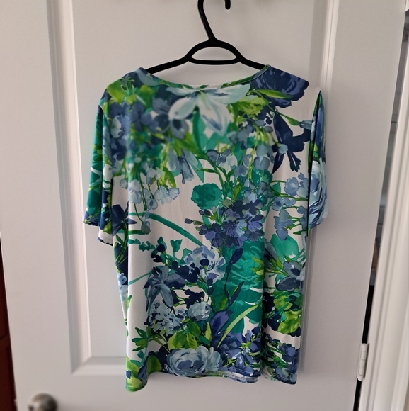 Pull-on shirt in a tropical blue green print, size 1X - Picture 2 of 3